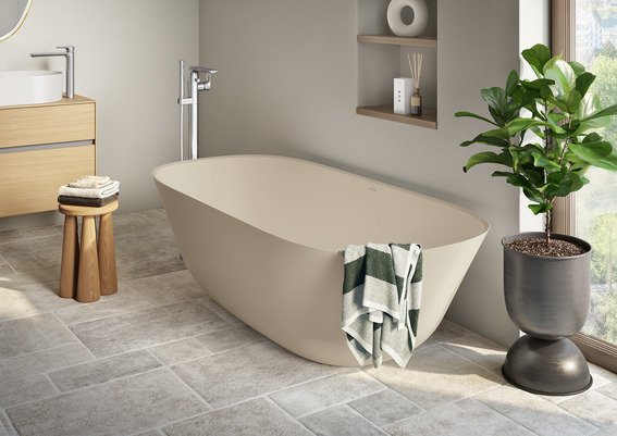 A beautiful bathroom that has maintained openness and fluidity.
